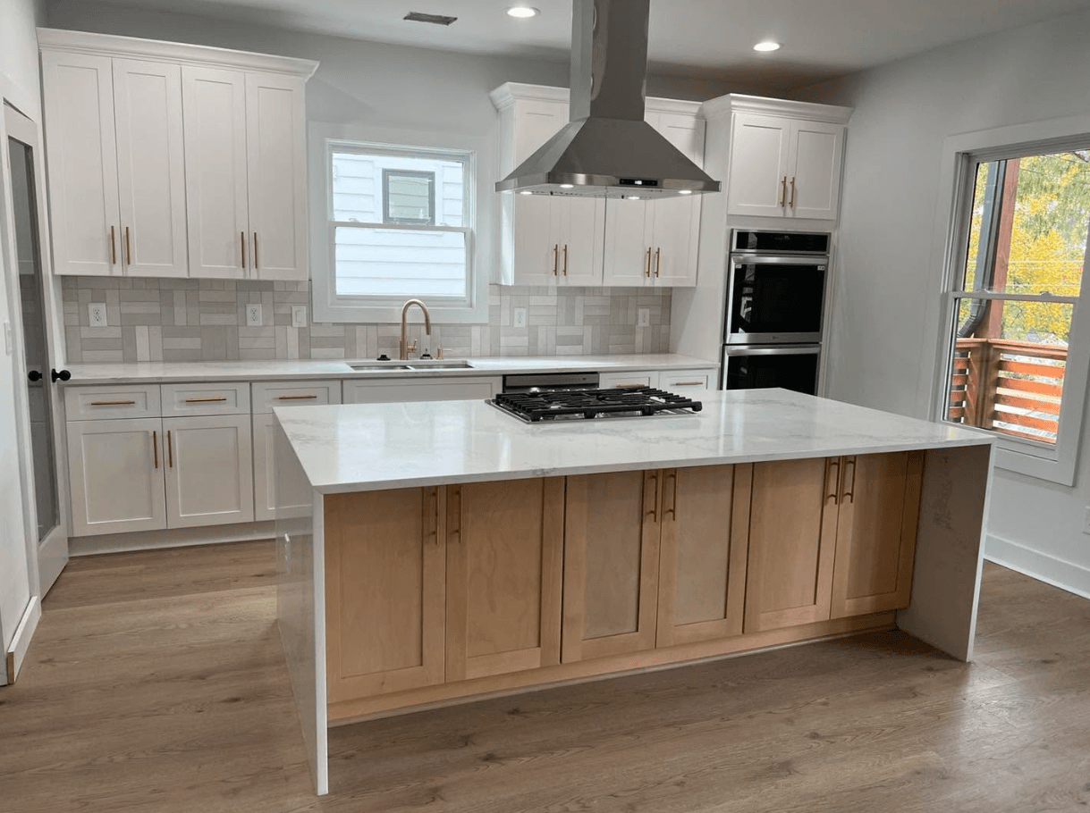 Smyrna, GA · White shaker with extra-tall uppers and crown moulding.